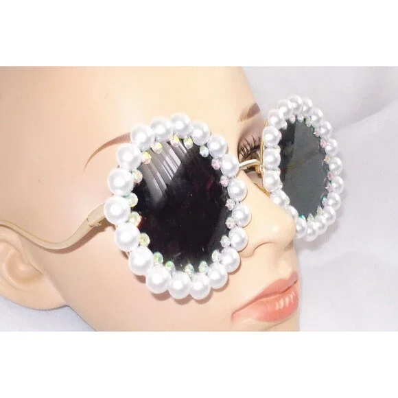 UNIQUE BOUTIQUE PEARL & RHINESTONE ROUND OVERSIZED SUNGLASSES - Picture 3 of 4
